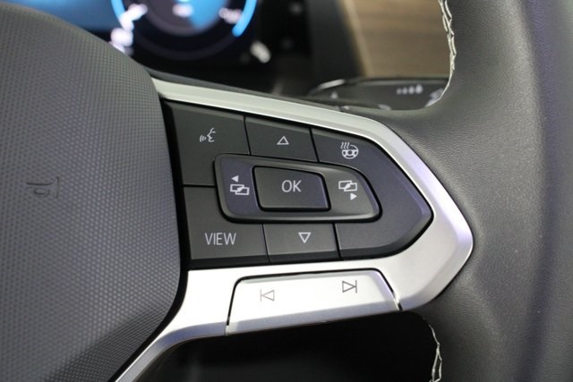 Vehicle image 18 of 21