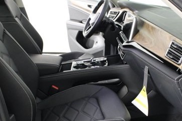 Vehicle image 11 of 21