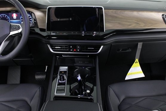 Vehicle image 14 of 21