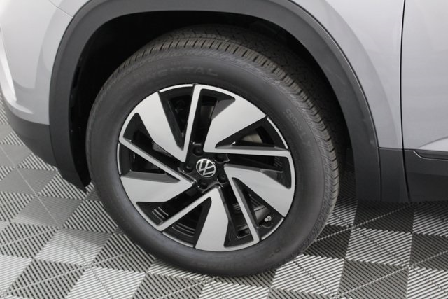 Vehicle image 5 of 21