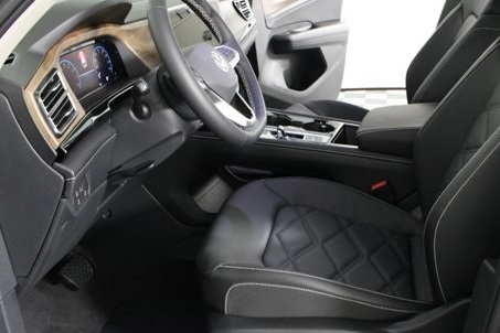 Vehicle image 16 of 21