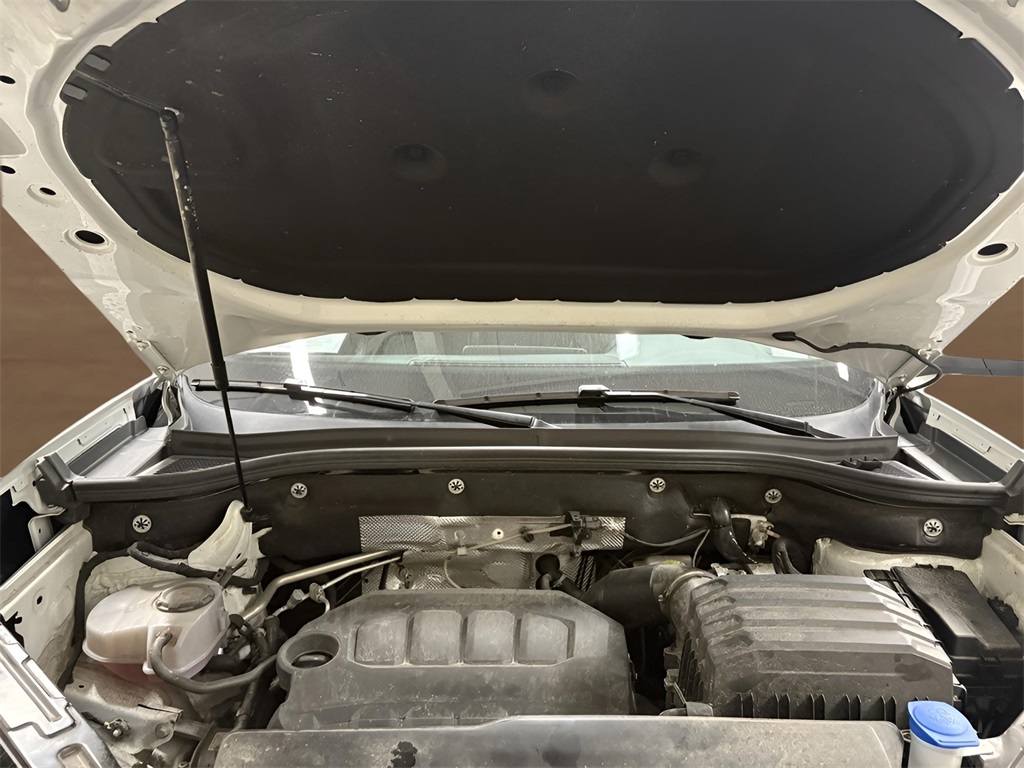 Vehicle image 10 of 28