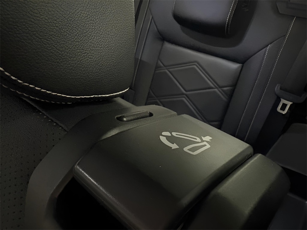 Vehicle image 22 of 28