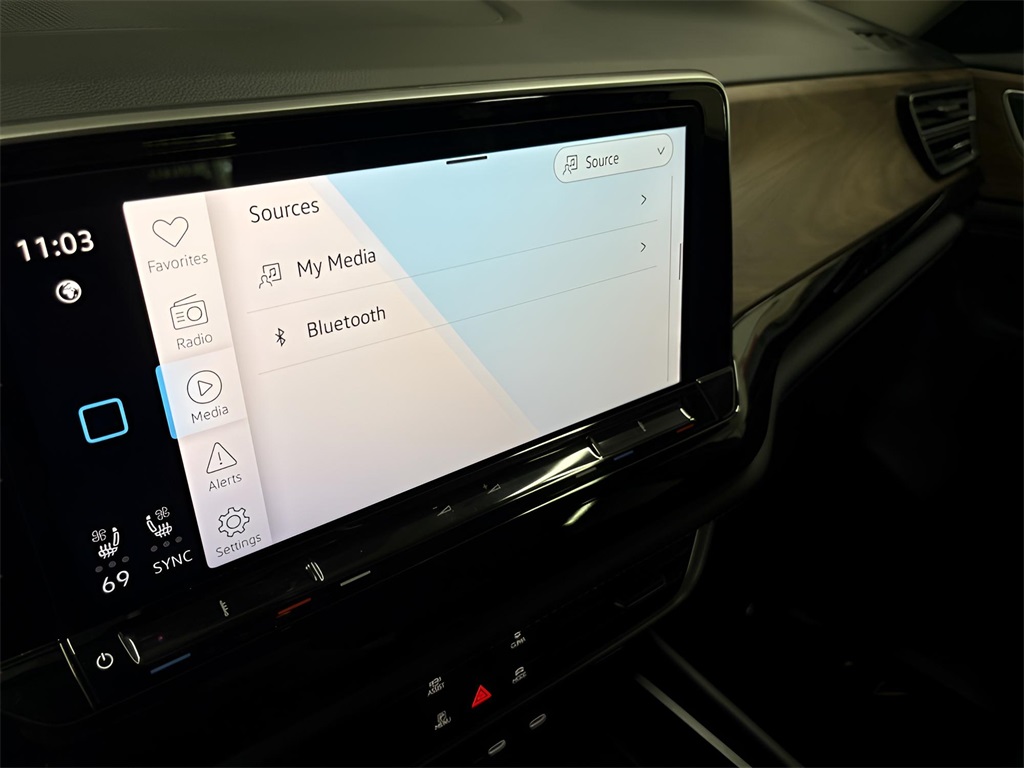 Vehicle image 18 of 28