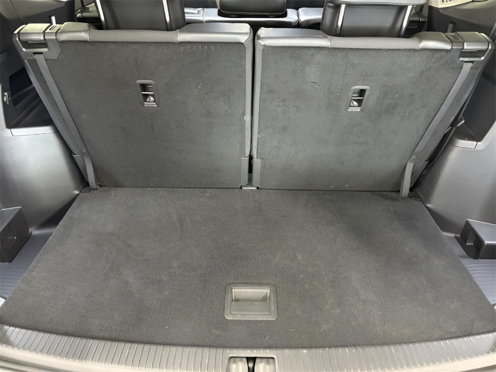 Vehicle image 12 of 28