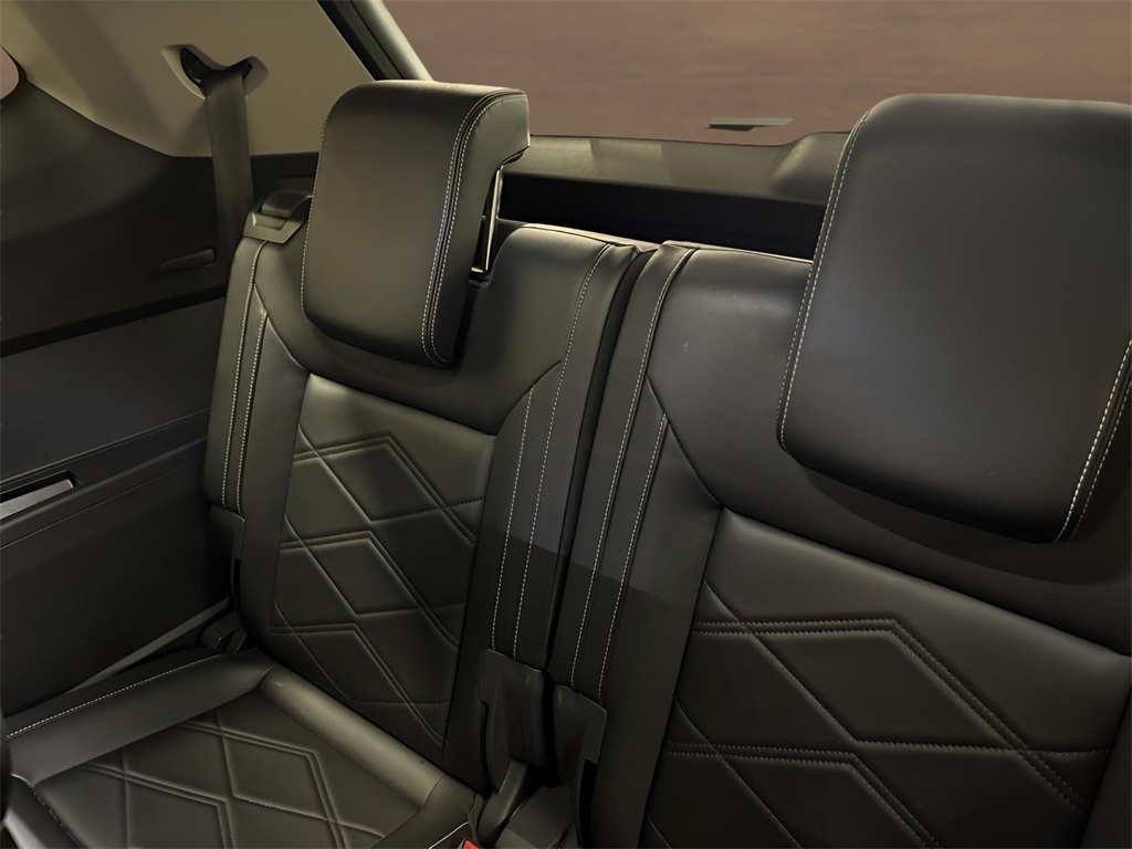 Vehicle image 13 of 28