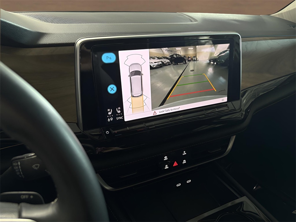 Vehicle image 19 of 28