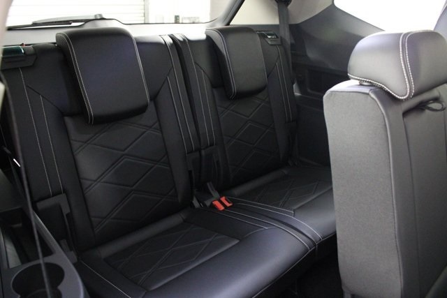 Vehicle image 12 of 21