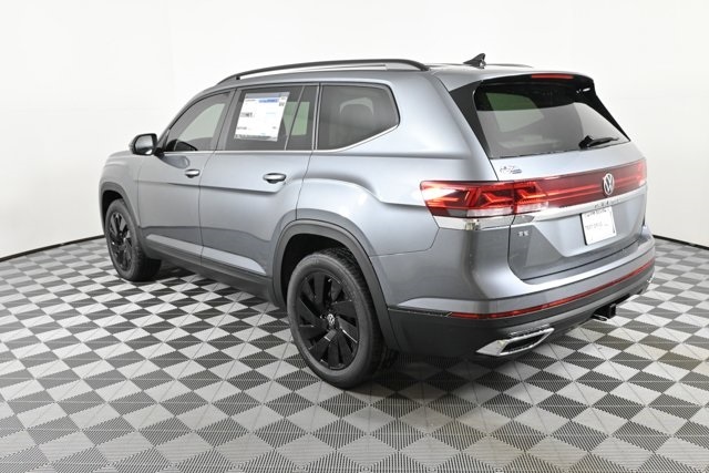 Vehicle image 4 of 21