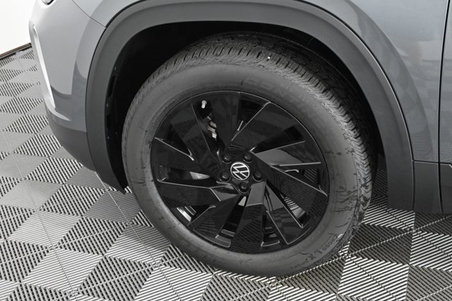 Vehicle image 5 of 21
