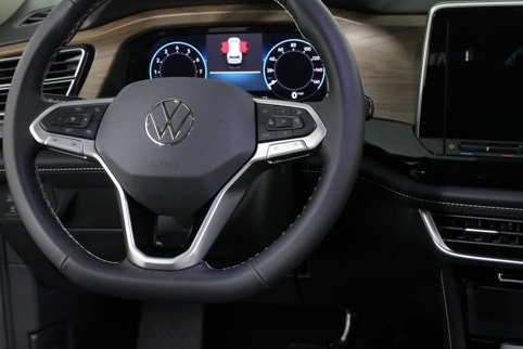 Vehicle image 6 of 21
