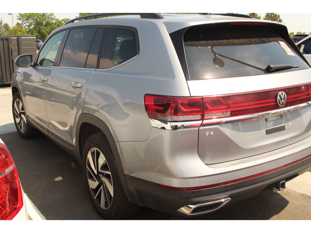 2024 Volkswagen Atlas 2.0T SE Technology Image 6 of 10