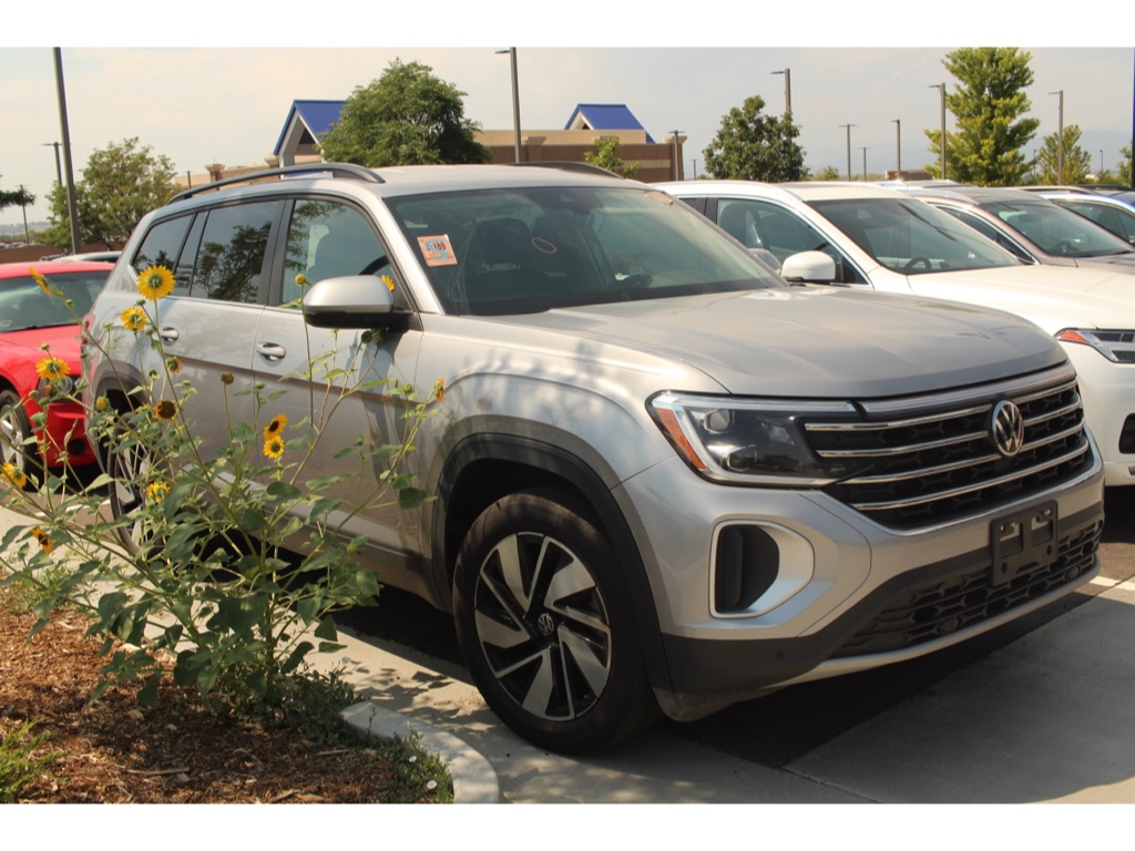 2024 Volkswagen Atlas 2.0T SE Technology Image 3 of 10