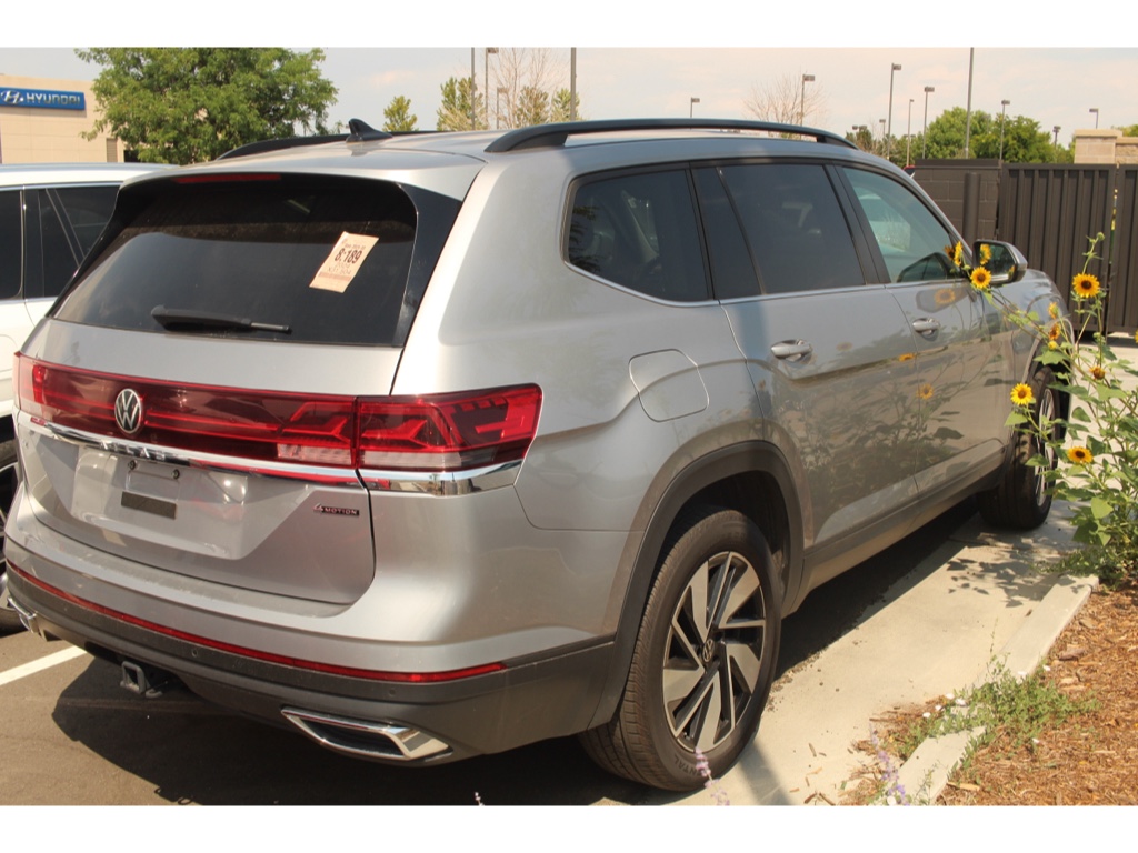 2024 Volkswagen Atlas 2.0T SE Technology Image 4 of 10