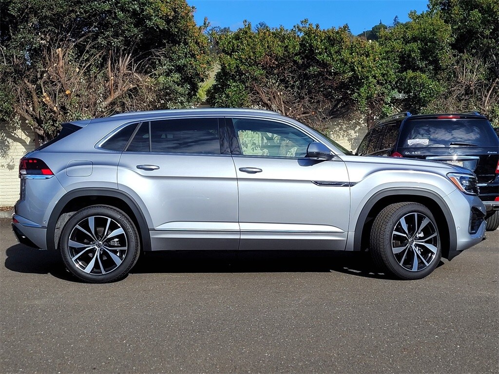 Vehicle image 2 of 6