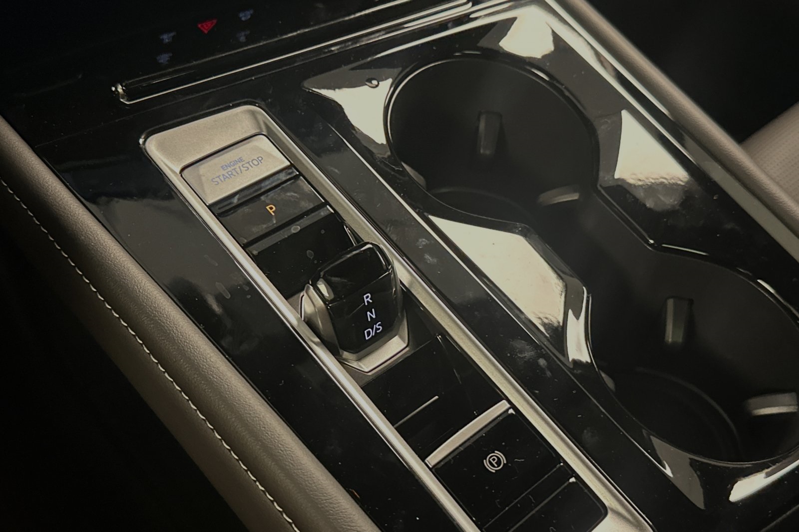 Vehicle image 21 of 27