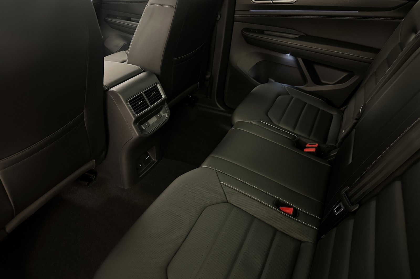 Vehicle image 11 of 27