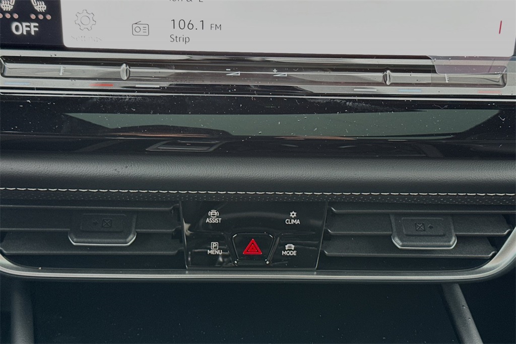 Vehicle image 18 of 23