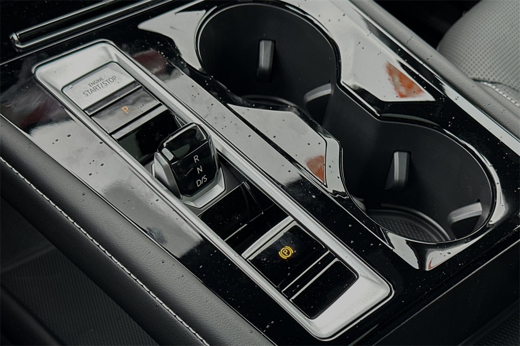 Vehicle image 19 of 23
