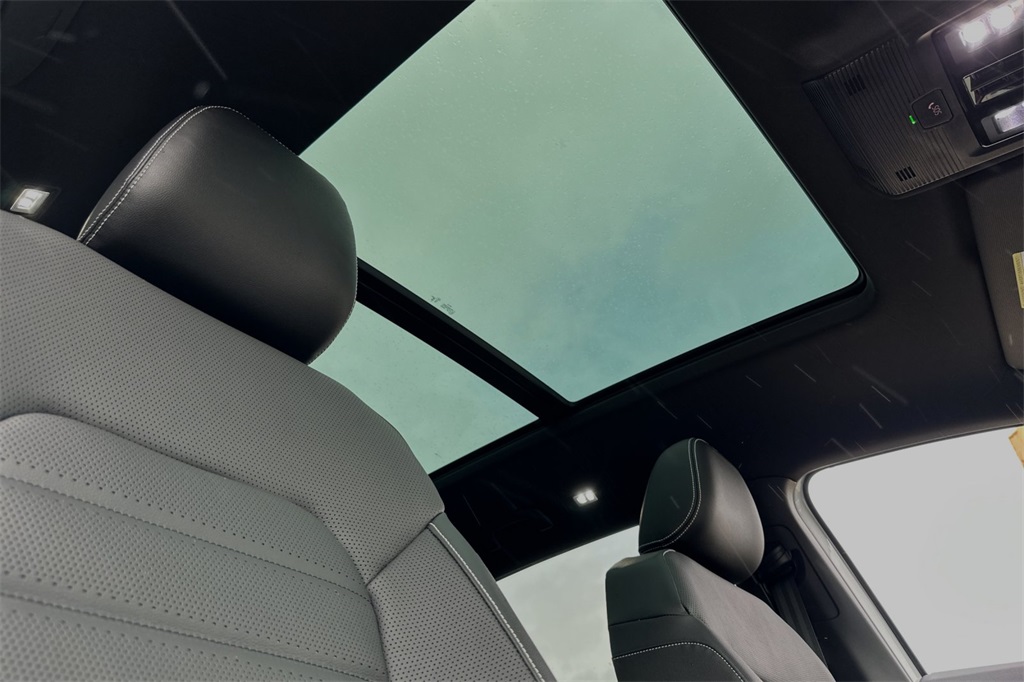 Vehicle image 14 of 23