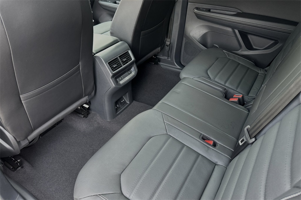 Vehicle image 9 of 23
