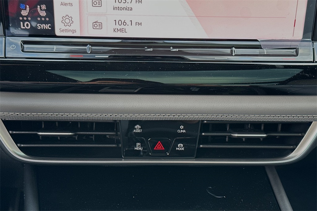 Vehicle image 18 of 23