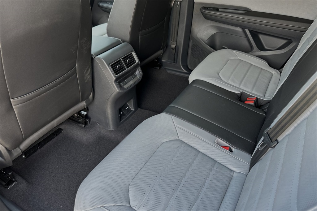 Vehicle image 9 of 23