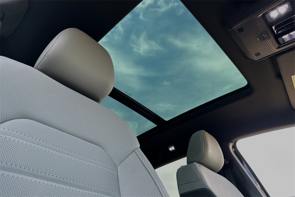 Vehicle image 14 of 23