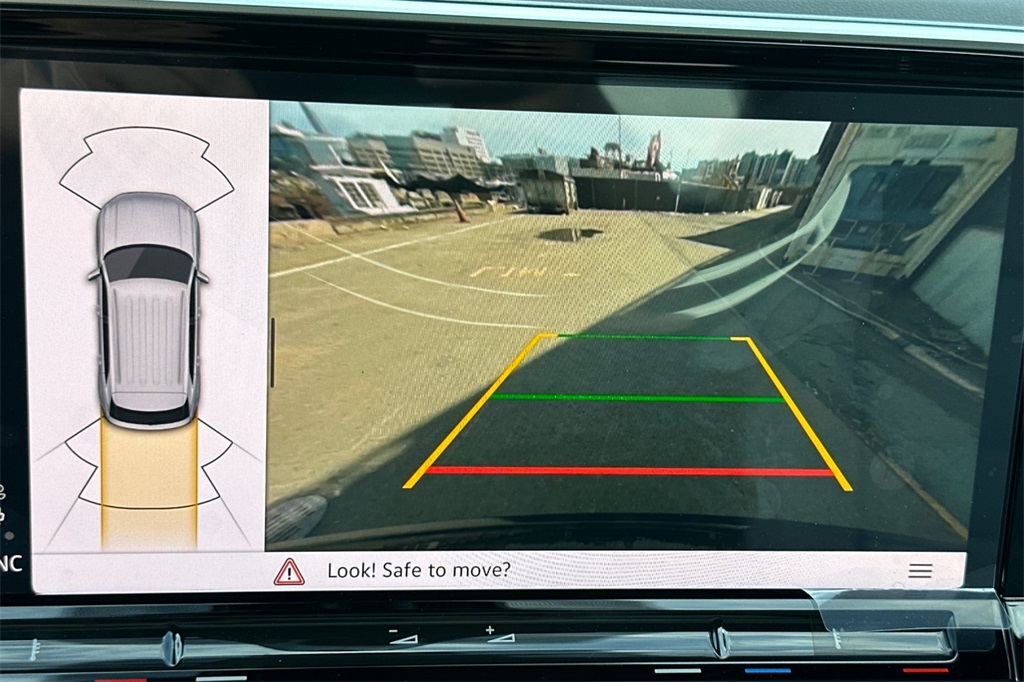 Vehicle image 17 of 23