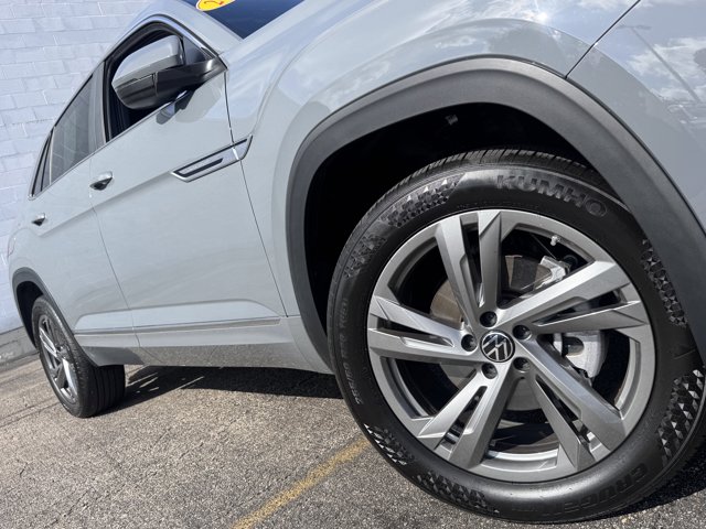 2024 Volkswagen Atlas Cross Sport 2.0T SEL R-Line Image 15 of 38
