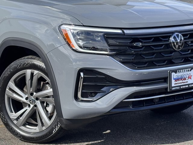 2024 Volkswagen Atlas Cross Sport 2.0T SEL R-Line Image 16 of 38