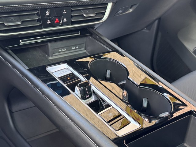 2024 Volkswagen Atlas Cross Sport 2.0T SEL R-Line Image 28 of 38