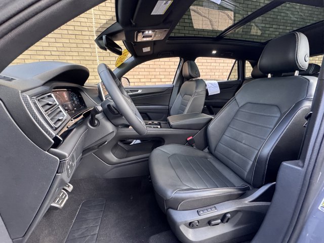2024 Volkswagen Atlas Cross Sport 2.0T SEL R-Line Image 20 of 38