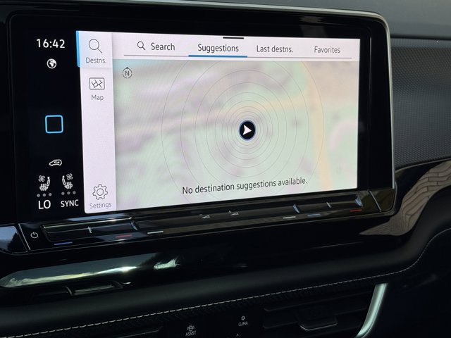 2024 Volkswagen Atlas Cross Sport 2.0T SEL R-Line Image 25 of 38