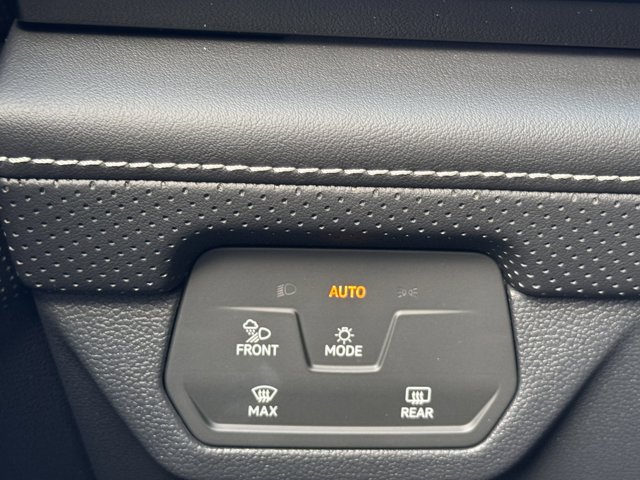 2024 Volkswagen Atlas Cross Sport 2.0T SEL R-Line Image 37 of 38