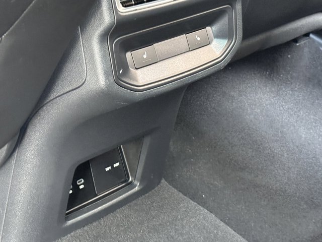2024 Volkswagen Atlas Cross Sport 2.0T SEL R-Line Image 35 of 38