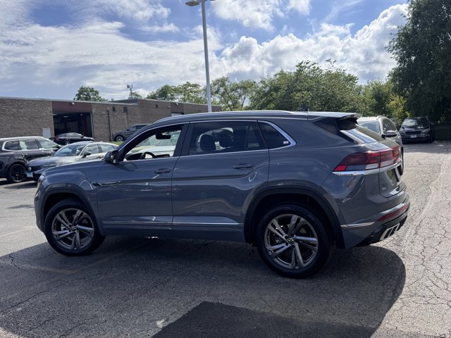 2024 Volkswagen Atlas Cross Sport 2.0T SEL R-Line Image 13 of 38