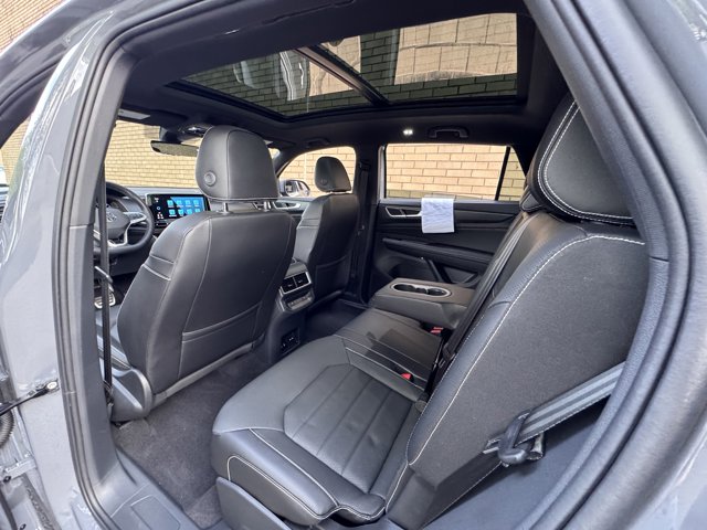 2024 Volkswagen Atlas Cross Sport 2.0T SEL R-Line Image 21 of 38