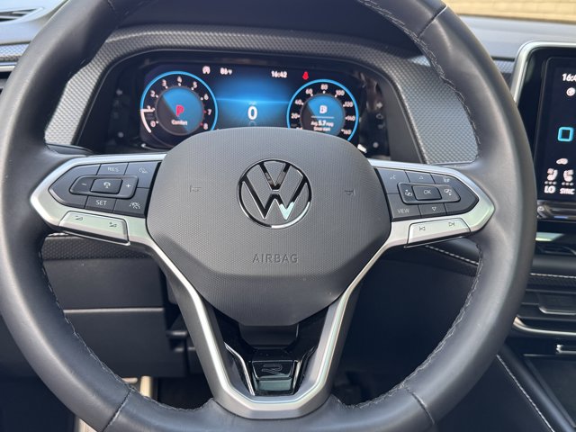 2024 Volkswagen Atlas Cross Sport 2.0T SEL R-Line Image 23 of 38