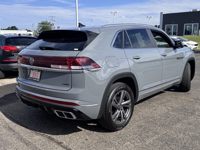 2024 Volkswagen Atlas Cross Sport 2.0T SEL R-Line Image 12 of 38