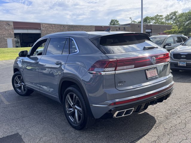 2024 Volkswagen Atlas Cross Sport 2.0T SEL R-Line Image 14 of 38