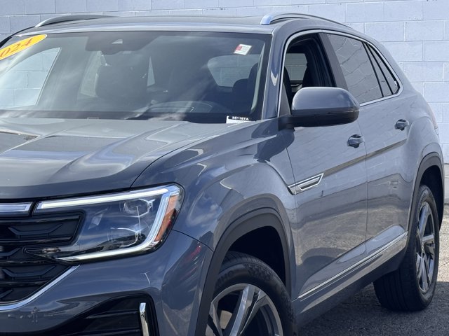 2024 Volkswagen Atlas Cross Sport 2.0T SEL R-Line Image 3 of 38
