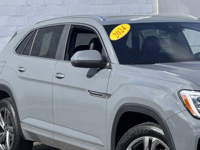 2024 Volkswagen Atlas Cross Sport 2.0T SEL R-Line Image 9 of 38