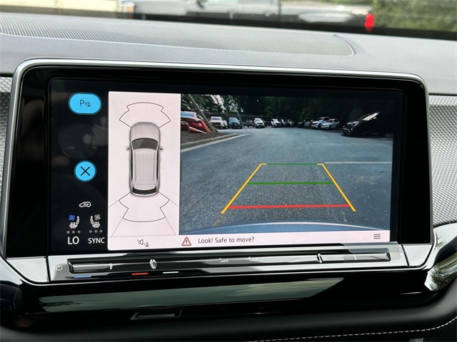 Vehicle image 14 of 18