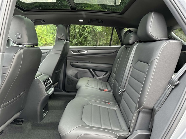 Vehicle image 8 of 18