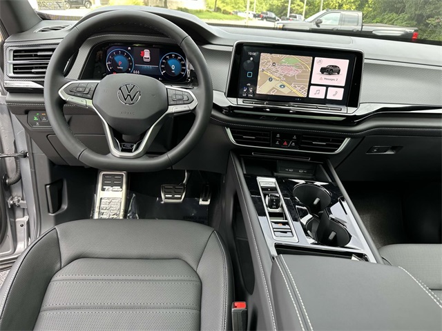 Vehicle image 11 of 18