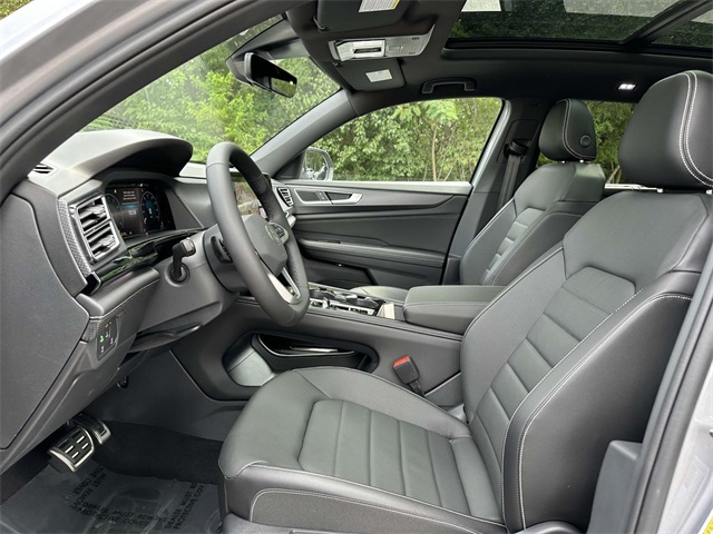 Vehicle image 10 of 18