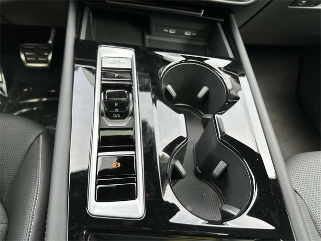 Vehicle image 16 of 18