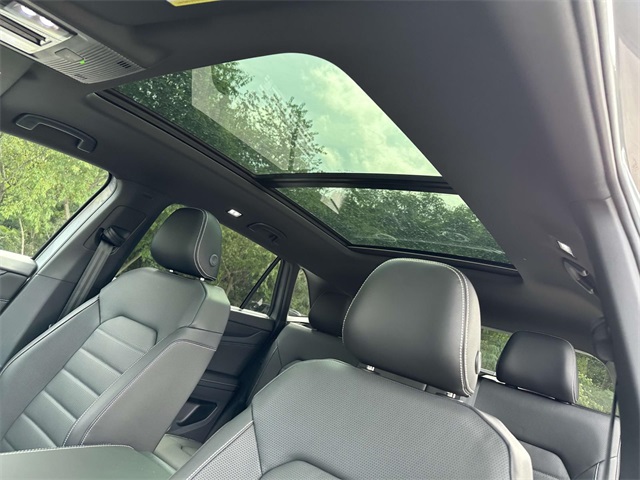 Vehicle image 9 of 18