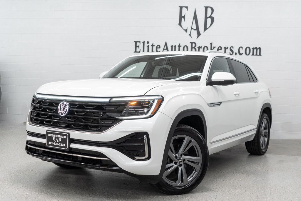 2024 Volkswagen Atlas Cross Sport 2.0T SEL R-Line Image 2 of 58